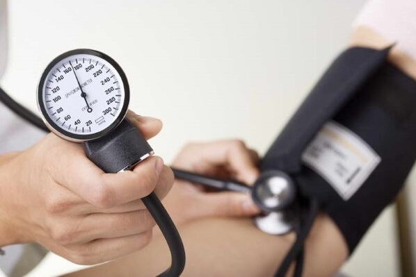 Menschen mit hohem Blutdruck ist die Einhaltung der Fauldiät untersagt